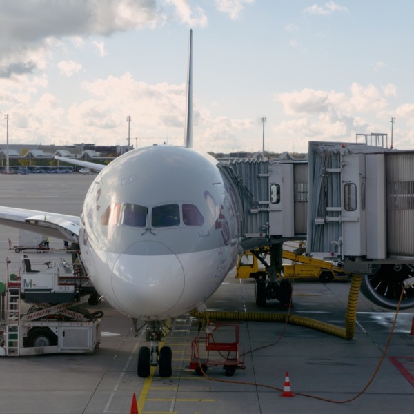 Qatar Airways Boeing 787-8 at the gate at Munich Airport