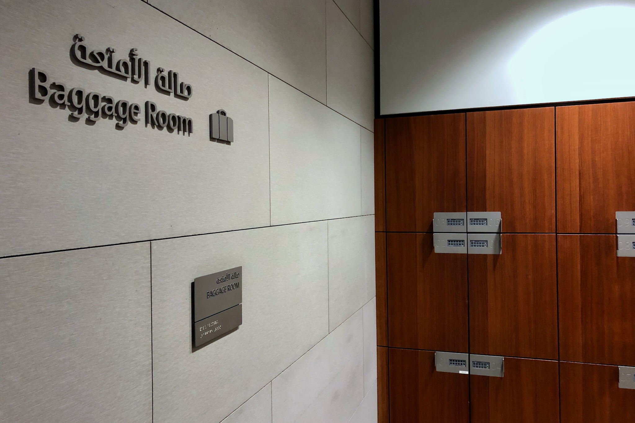 Al Maha Lounge Doha 18 Gepäckfächer
