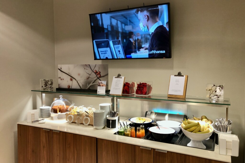Sentor Buffe Lufthansa Senator Lounge Hamburg (Lounge Bewertung 2023)