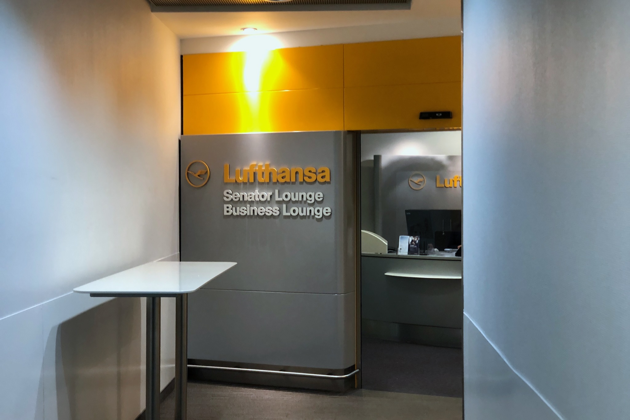 Eingang zu den Lufthansa Lounges Hamburg