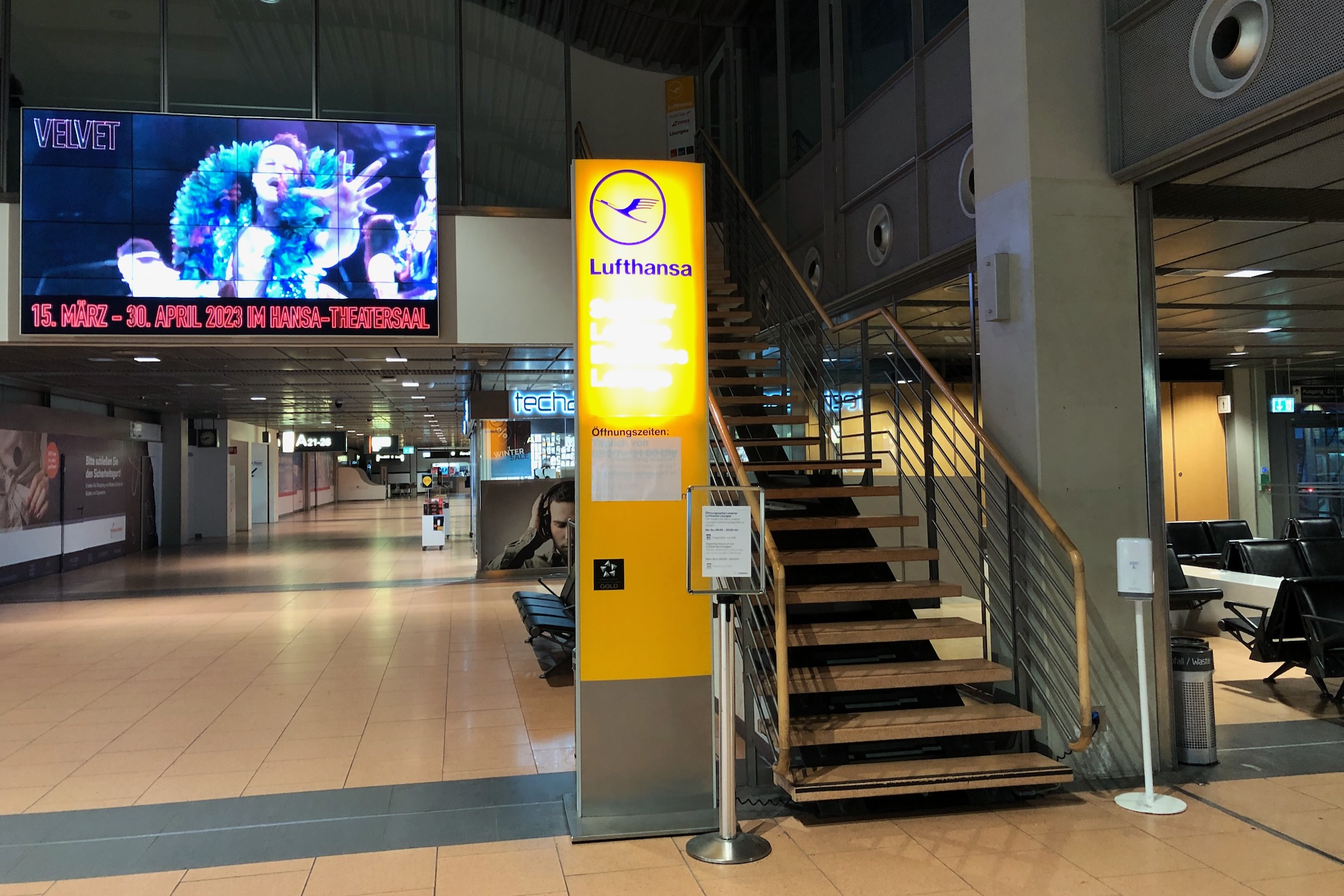 Treppe zu den Lufthansa Lounges Hamburg