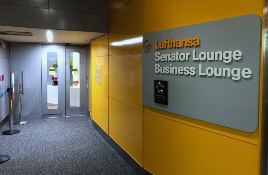 Eingang zur Lufthansa Senator Lounge Newark