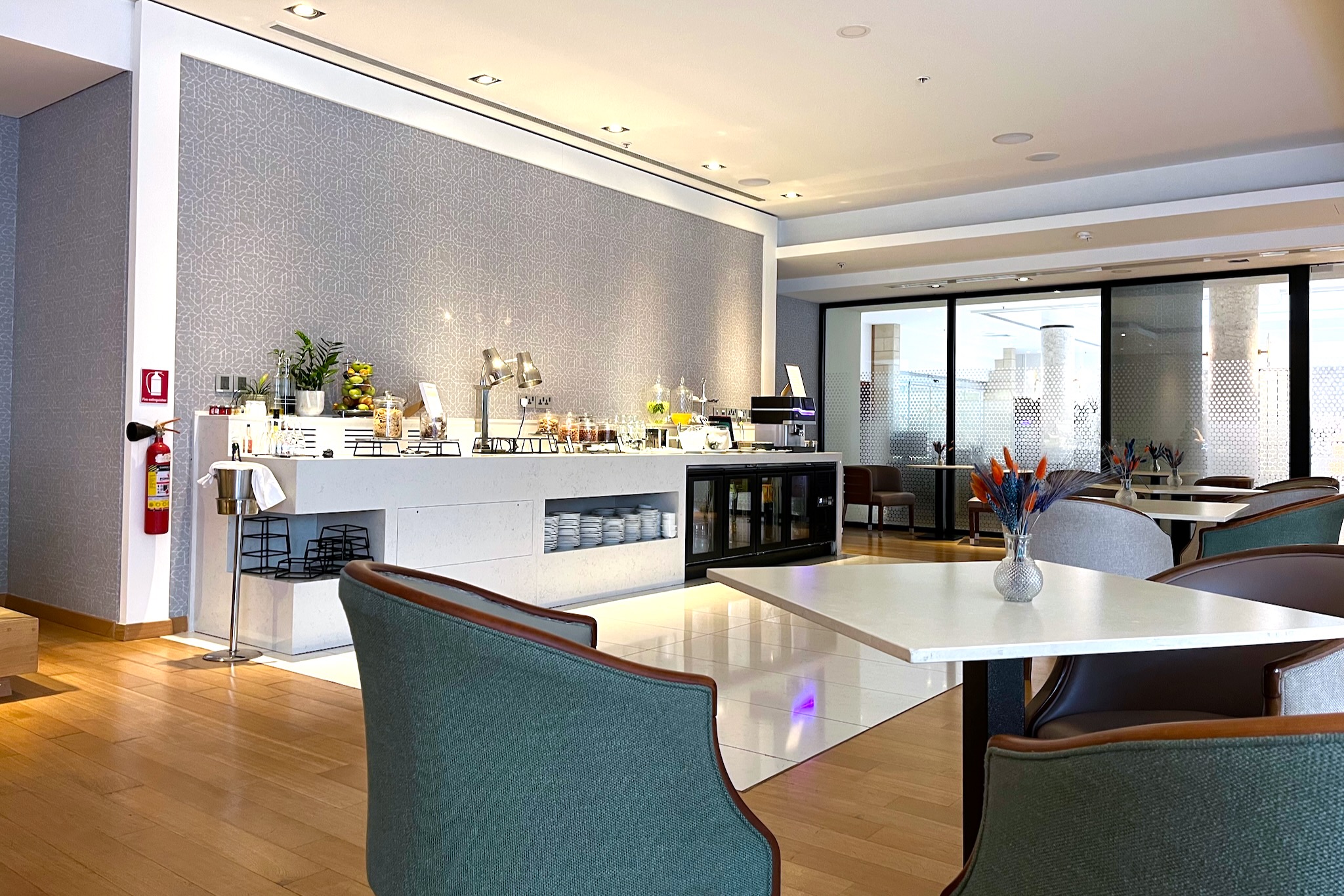Buffet- und Essbereich der Executive Lounge im Hilton Nicosia