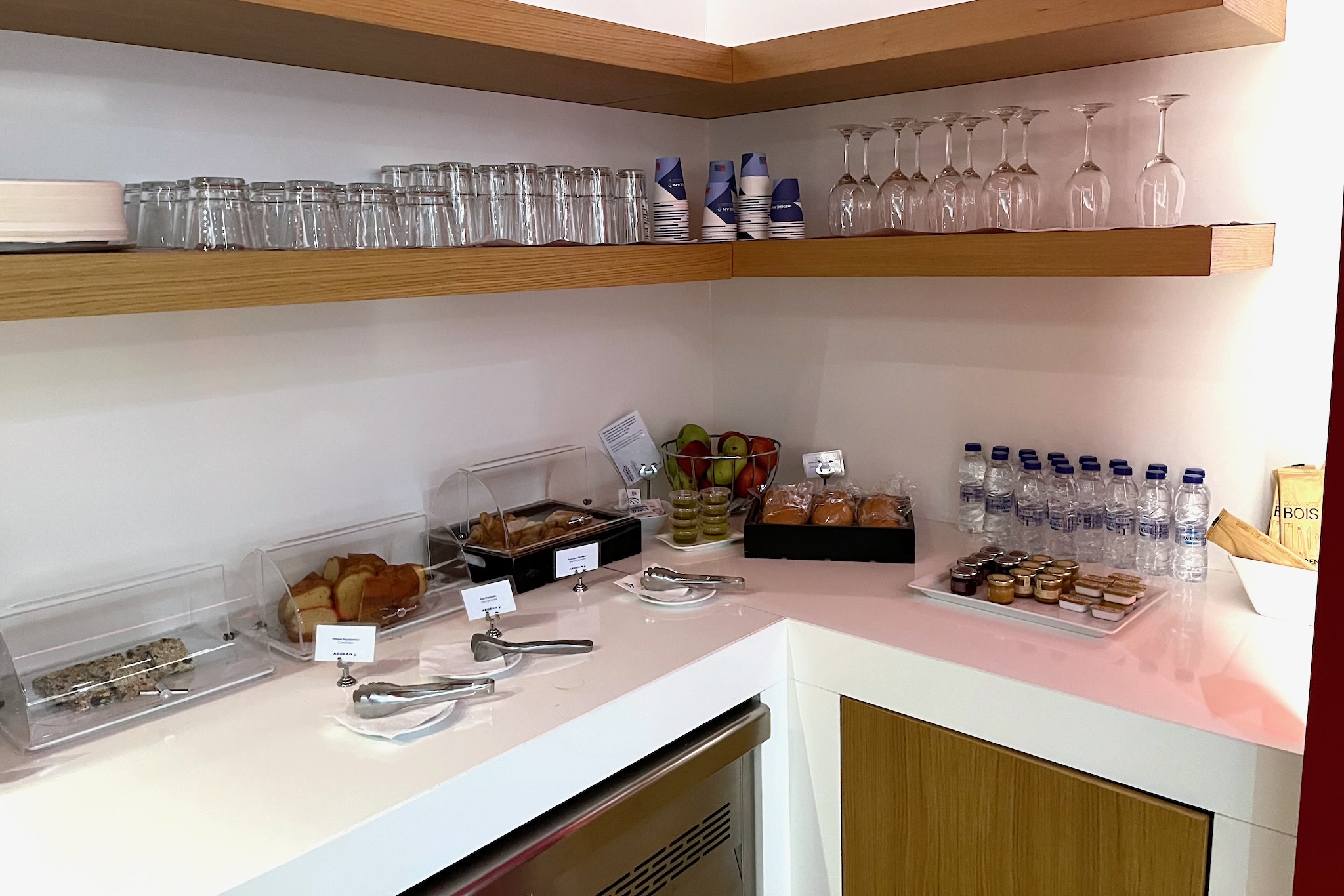 Aegean Business Lounge Larnaka 20 Buffet in der Aegean Business Lounge Larnaka