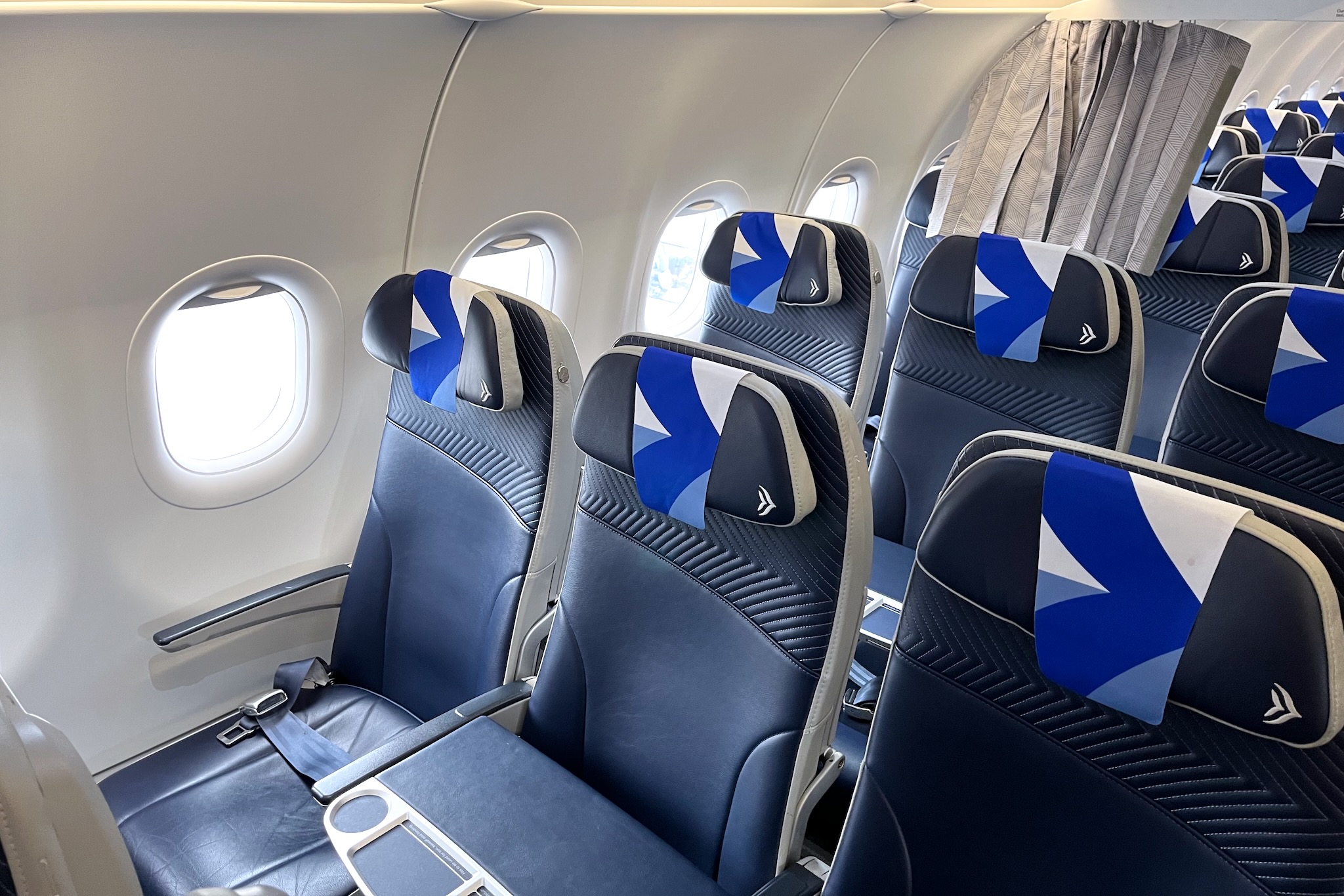 Aegean Airlines Business Class cabin on the Airbus A321neon 15 Kabine der Aegean Airlines Business Class in der Airbus A321neo