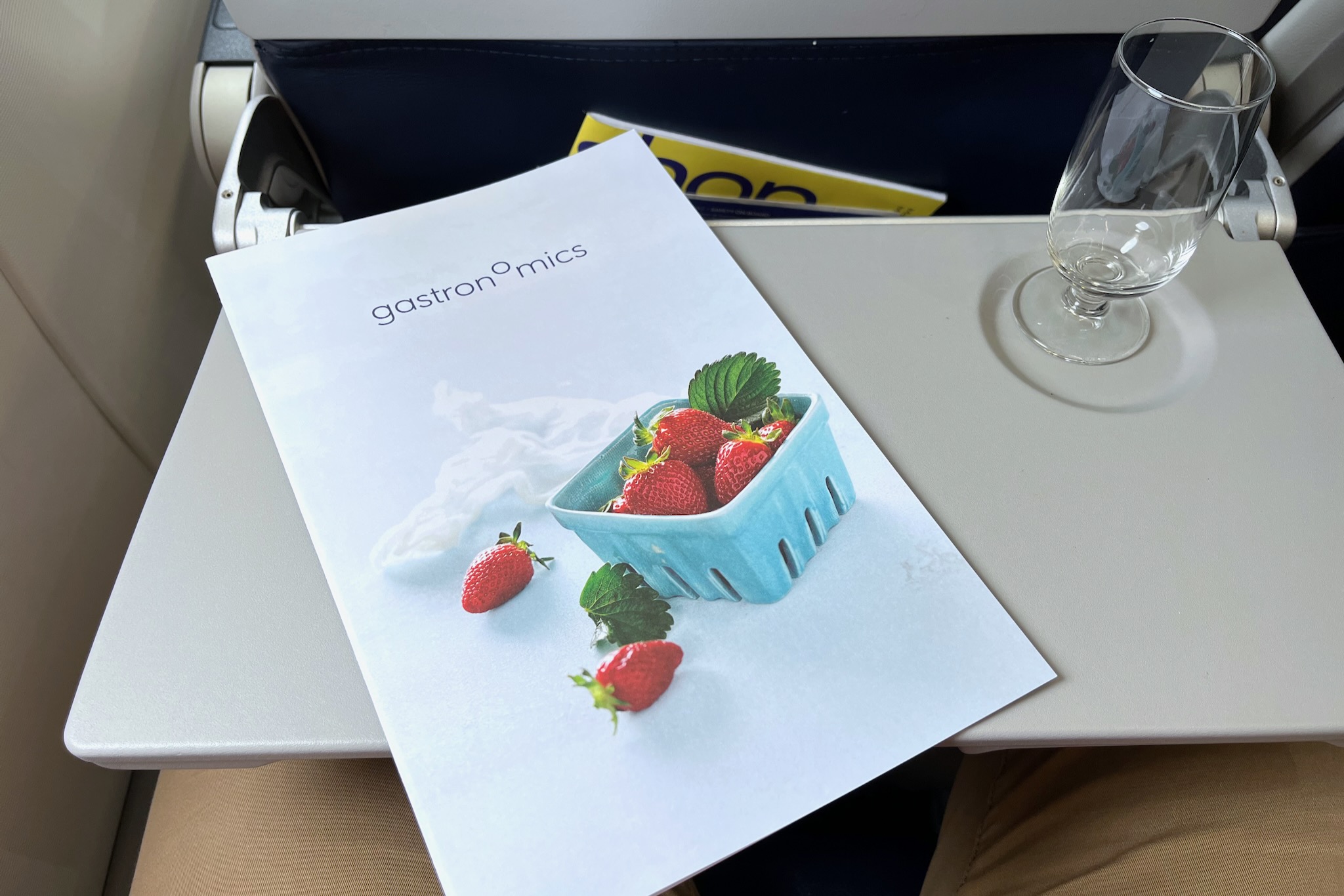 Menu card and (empty) welcome drinkrbus A321neo nach Berlin 20 Menükarte und (leerer) Willkommensdrink