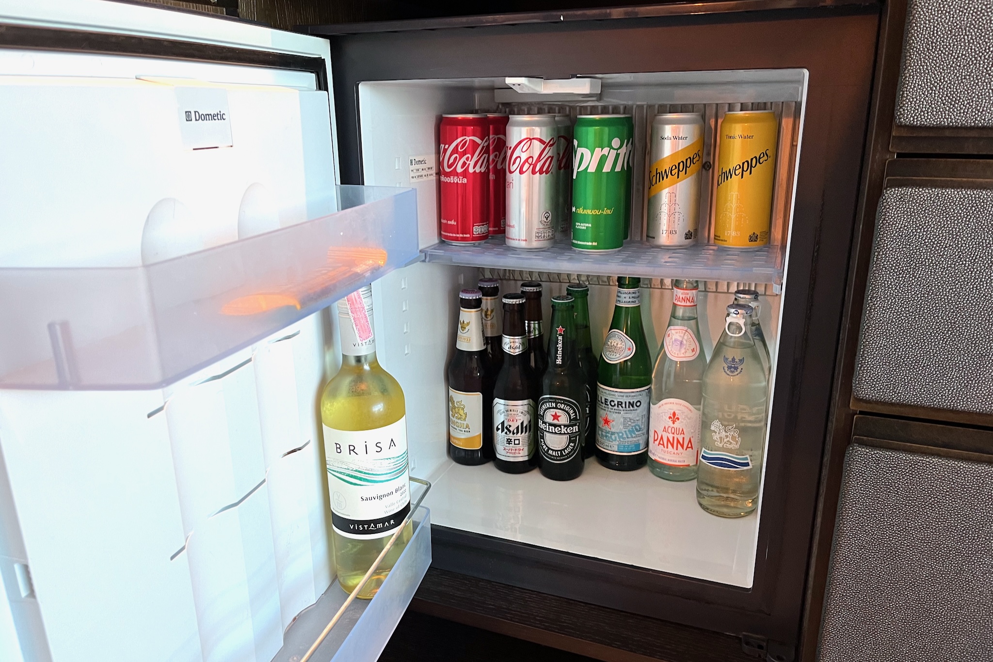 Stocked minibar Gefüllte Minibar