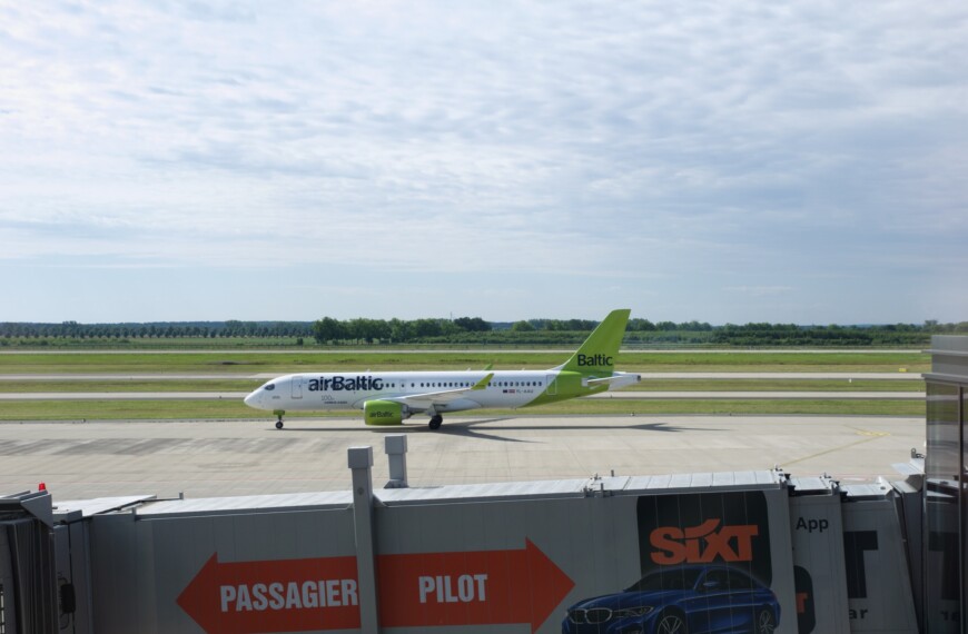 airBaltic Economy Class Airbus A220-300 nach Tallinn