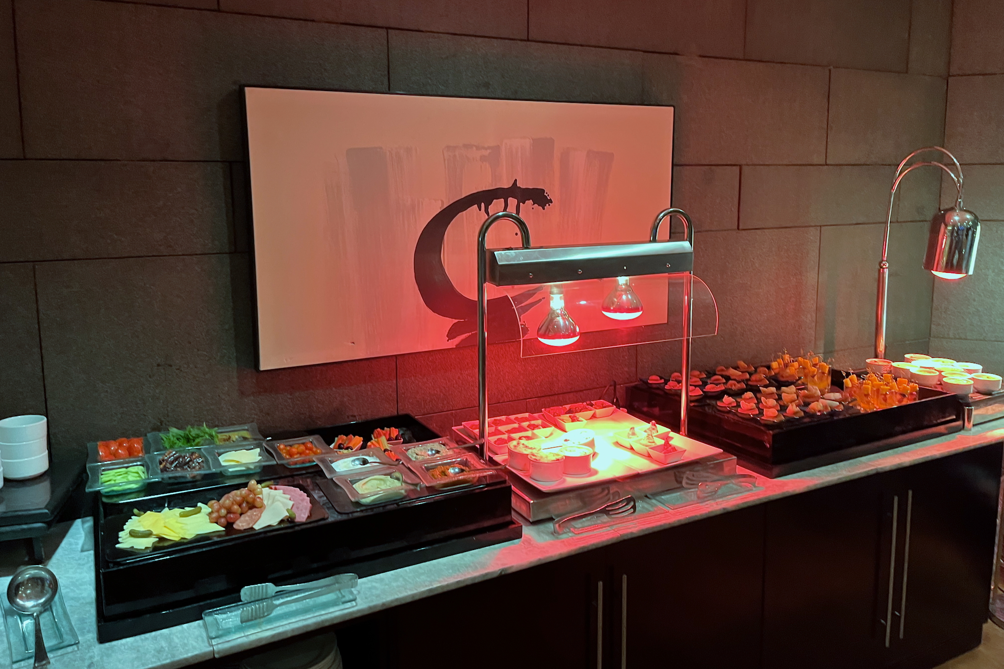Buffet with various cold and warm snacks Buffet mit verschiedenen kalten und warmen Snacks