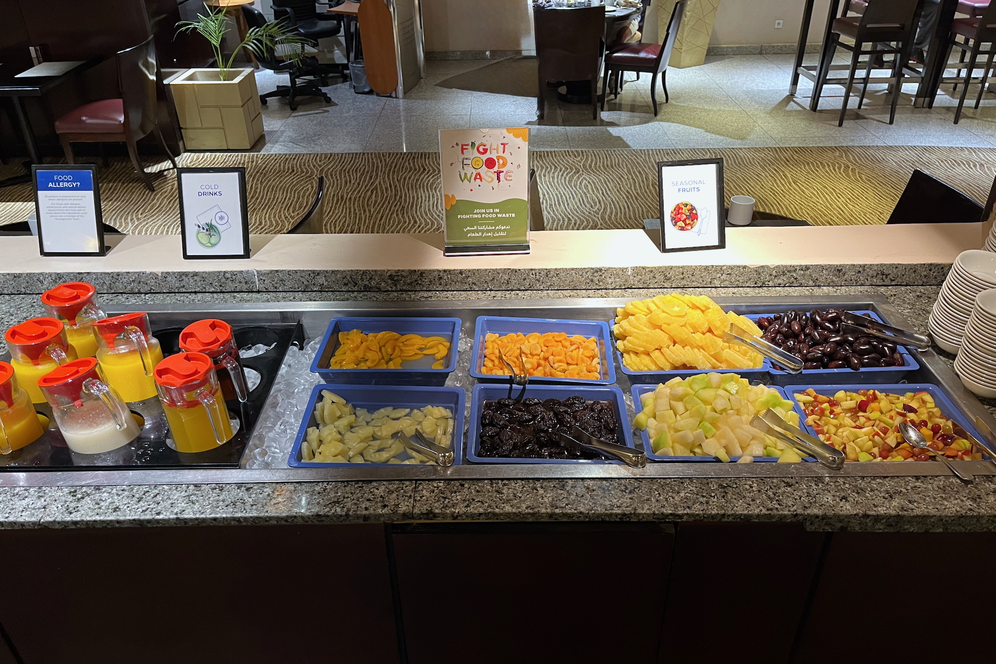 Fresh fruit and juices28 Frisches Obst und Säfte