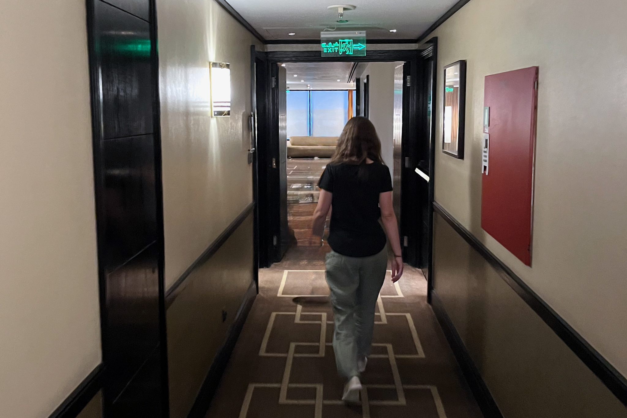 Hotel corridors with low ceilings Hotelflure mit niedrigen Decken