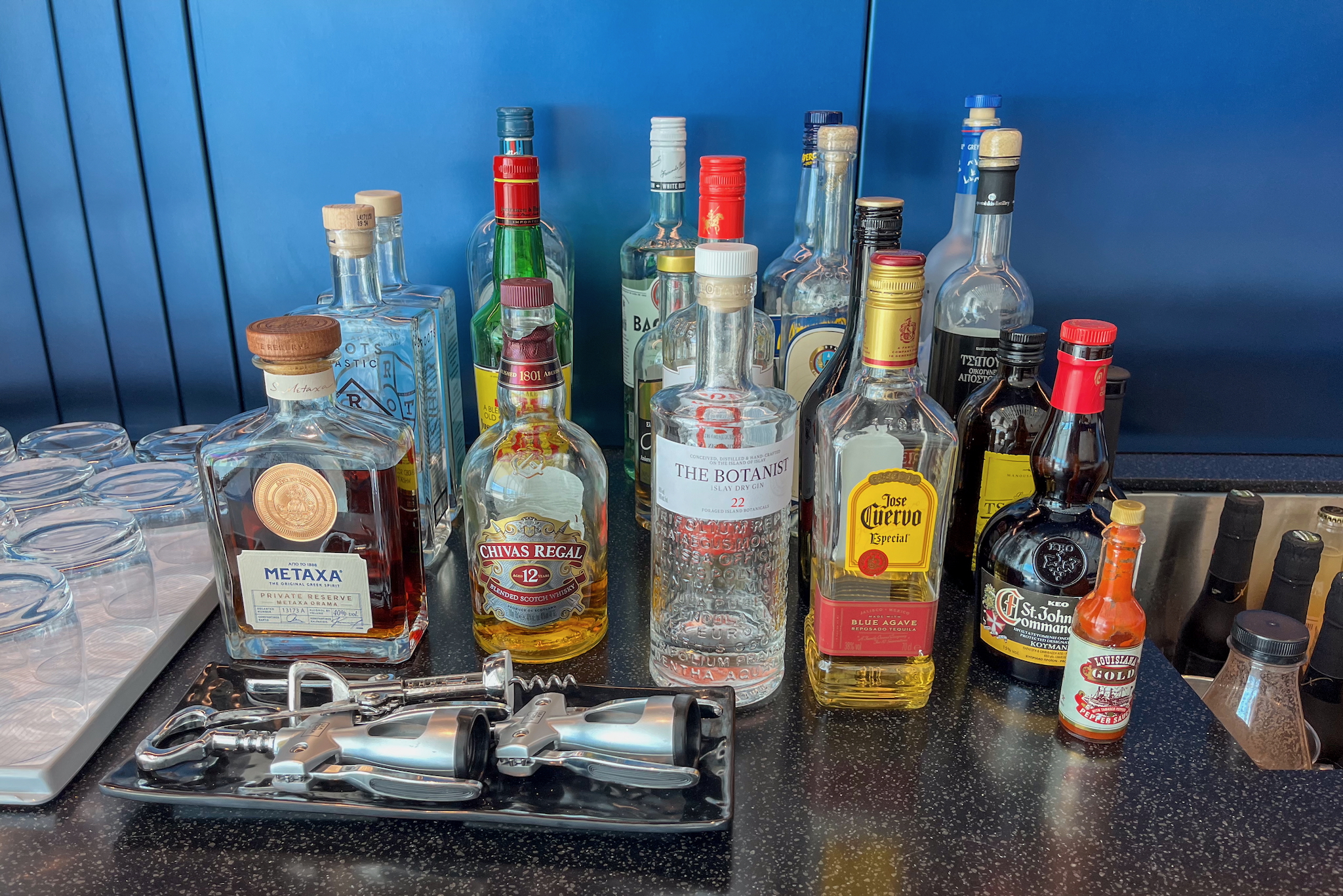 Selection of branded spiritsarnaka 25 Auswahl an Marken-Spirituosen