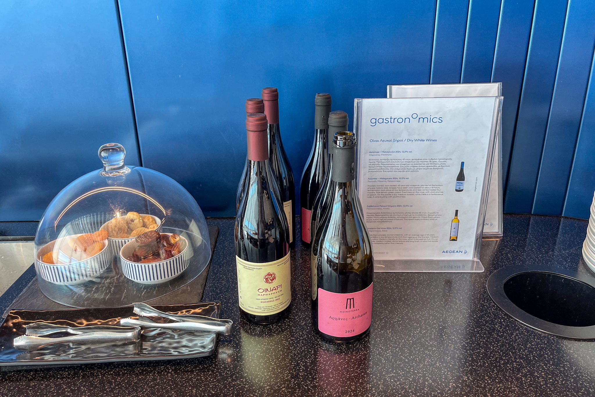 Selection of red winess Lounge Larnaka 27 Auswahl an Rotwein