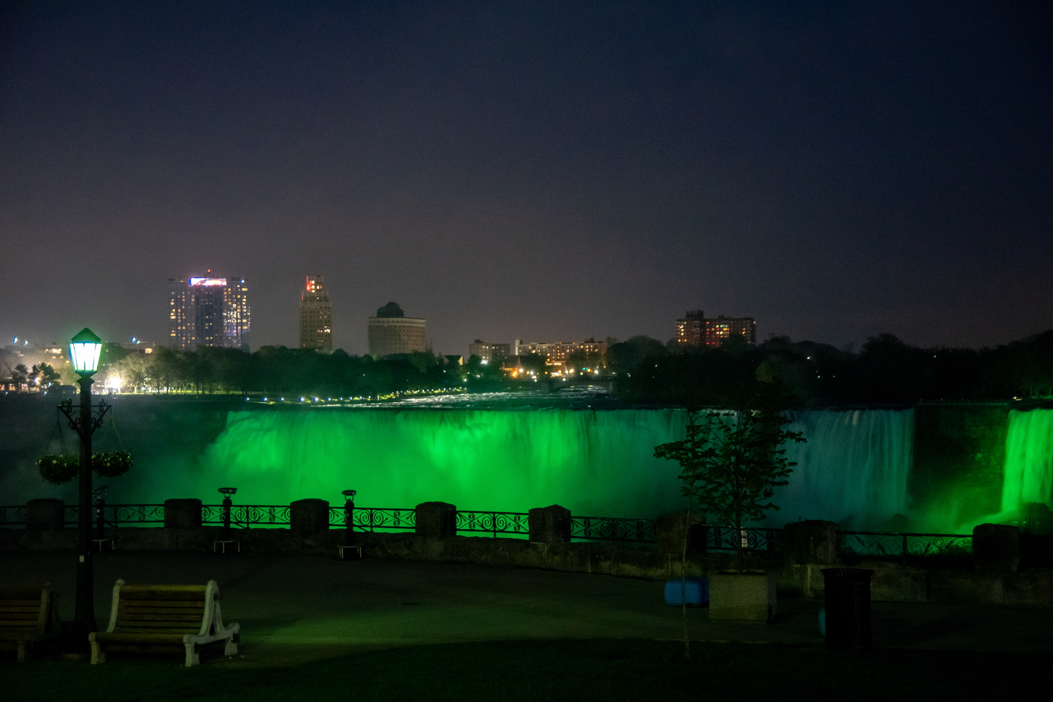 Impressive illumination of the American Fallsgartiges Naturerlebnis 17 Eindrucksvolle Beleuchtung der American Falls