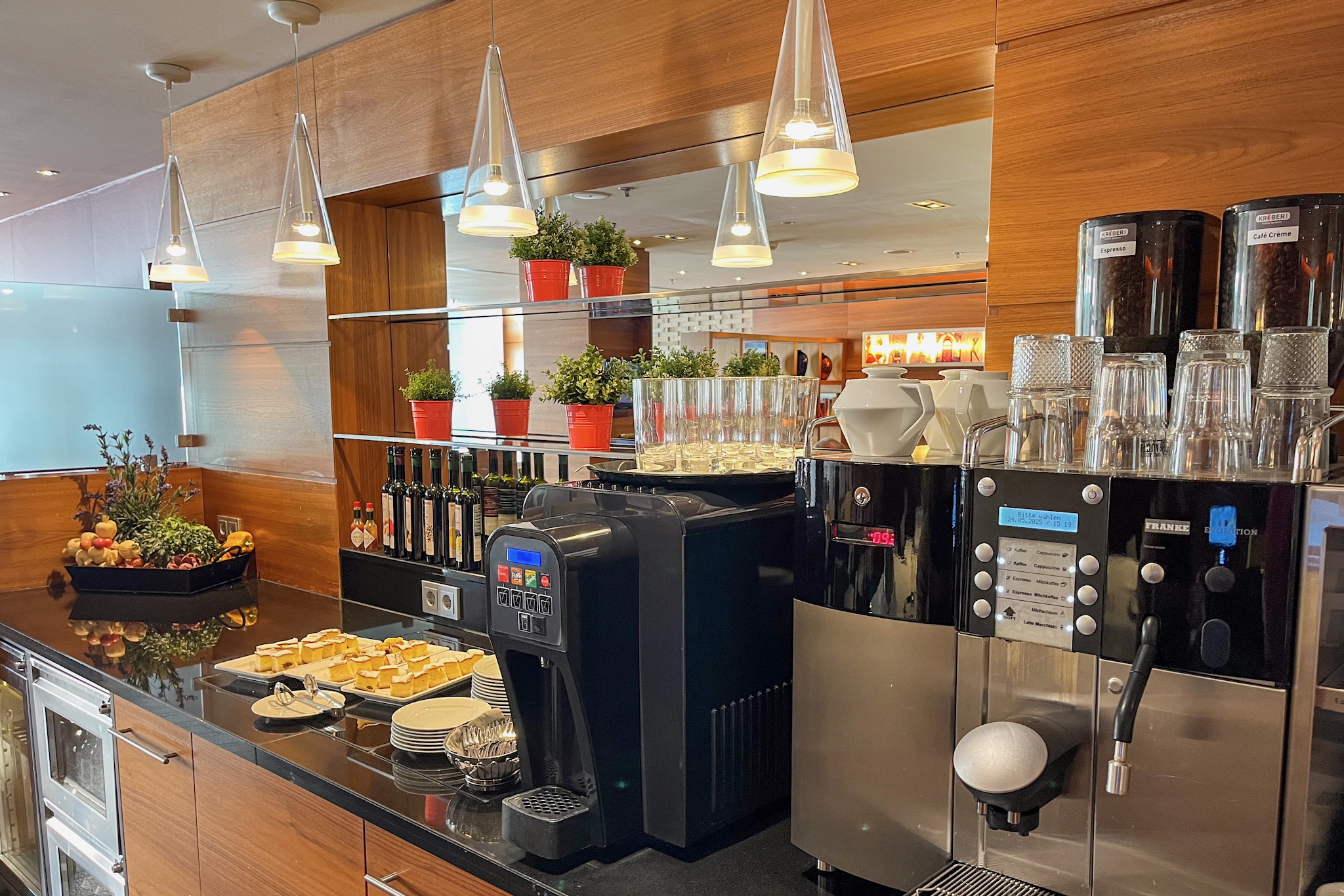 Hilton Dresden 39 Dresdner Eierschecke and fully automatic coffee machines