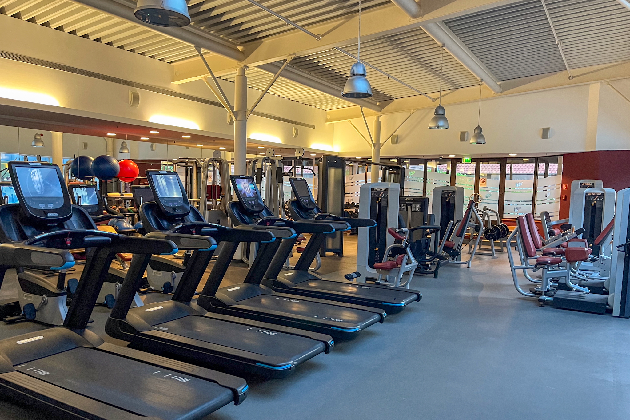 Hilton Dresden 48 Fitness area of the LivingWell Health Club & Spa at the Hilton Dresden
