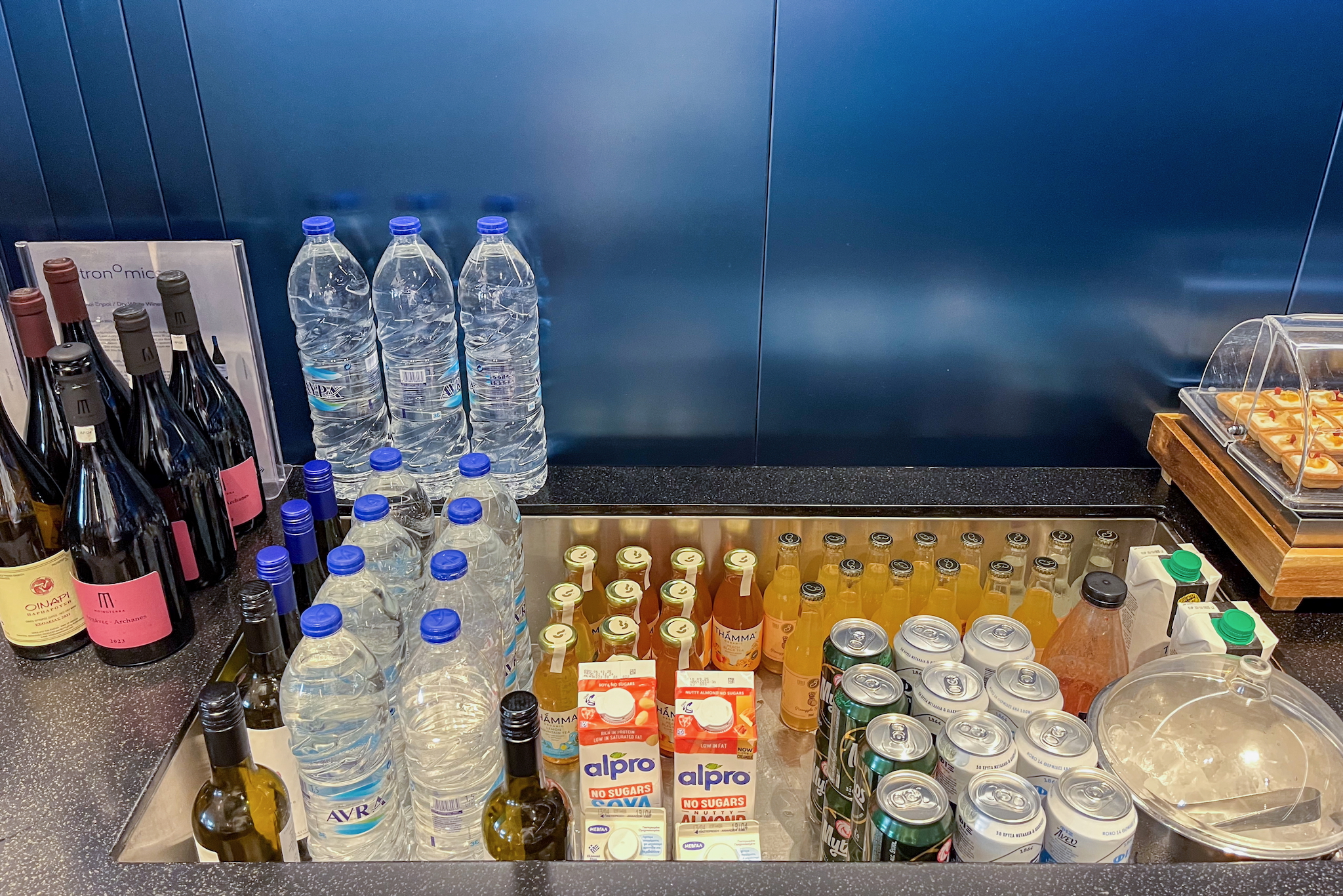 Aegean Business Lounge Athen (Schengen) 27 Griechisches Bier und Wein