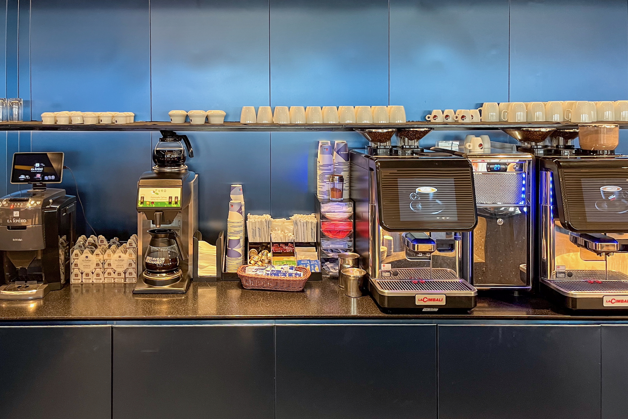 Aegean Business Lounge Athen (Schengen) 26 Kaffeevollautomaten und Filterkaffeemaschine