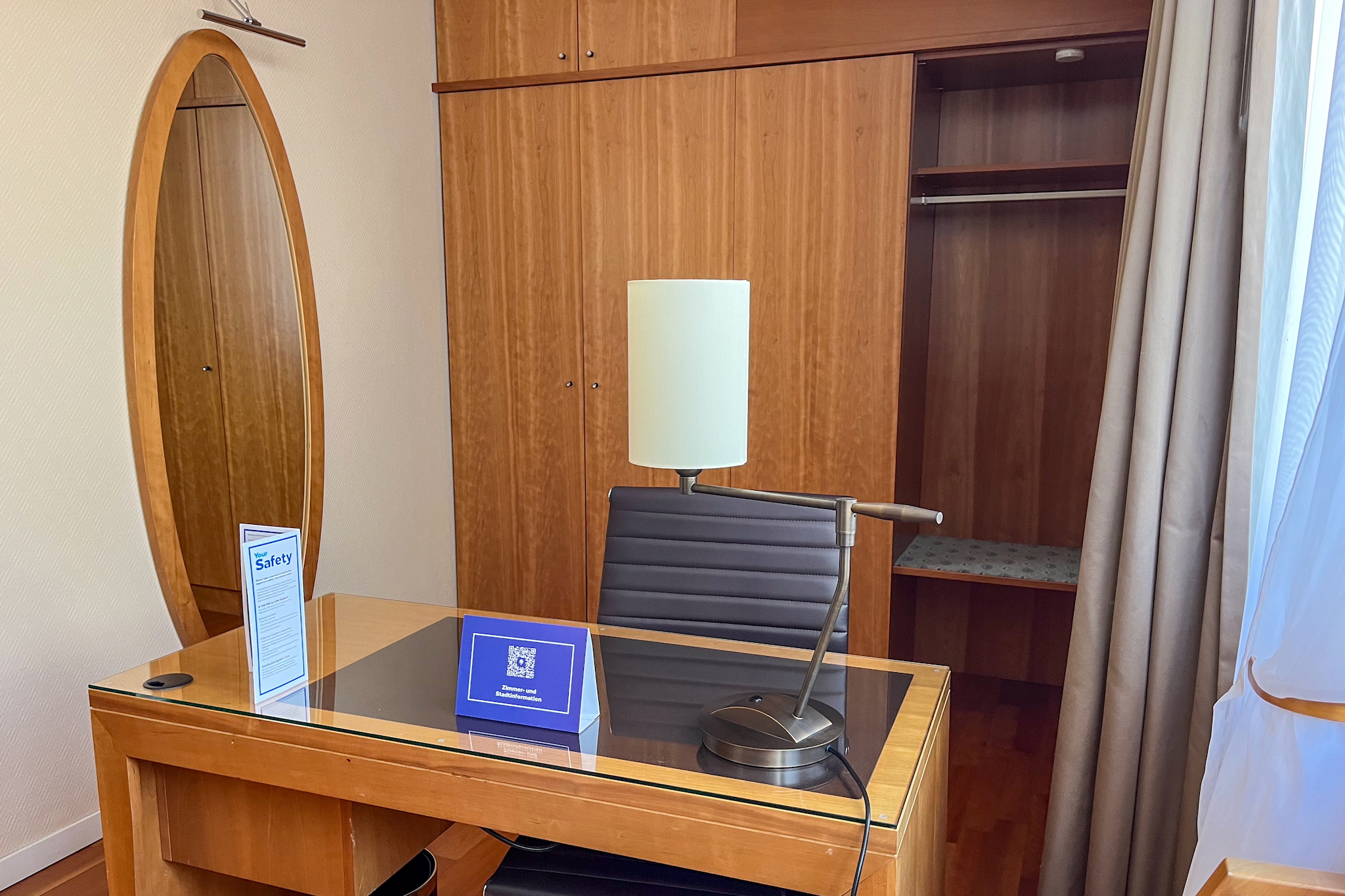 Hilton Dresden 24 Desk and wardrobe