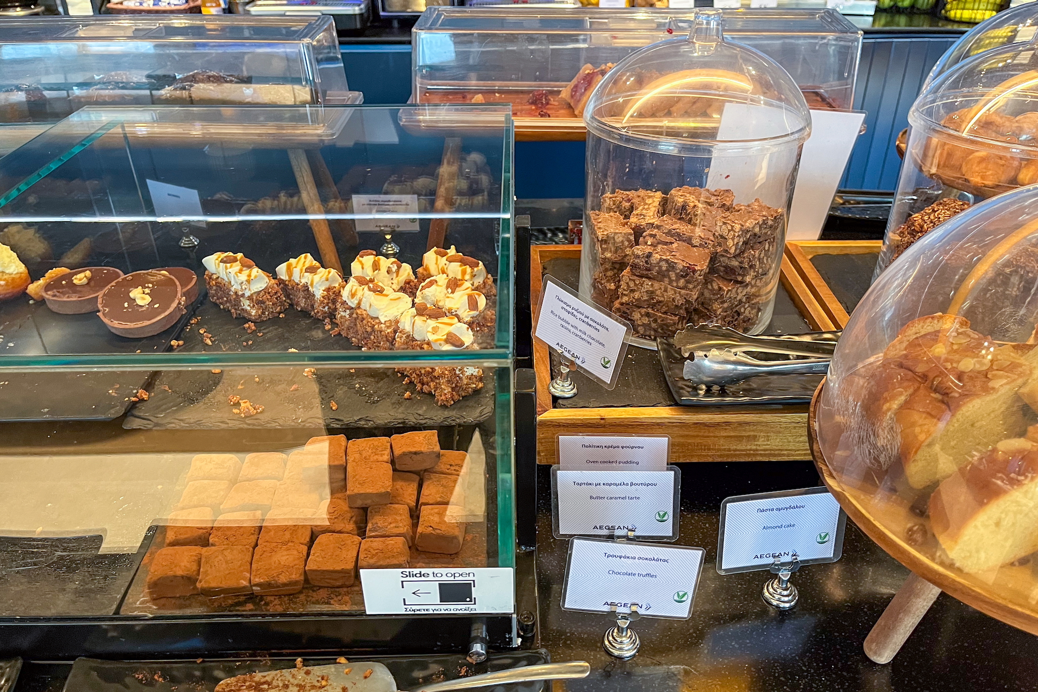 Aegean Business Lounge Athen (Schengen) 24 Separates Dessertbuffet