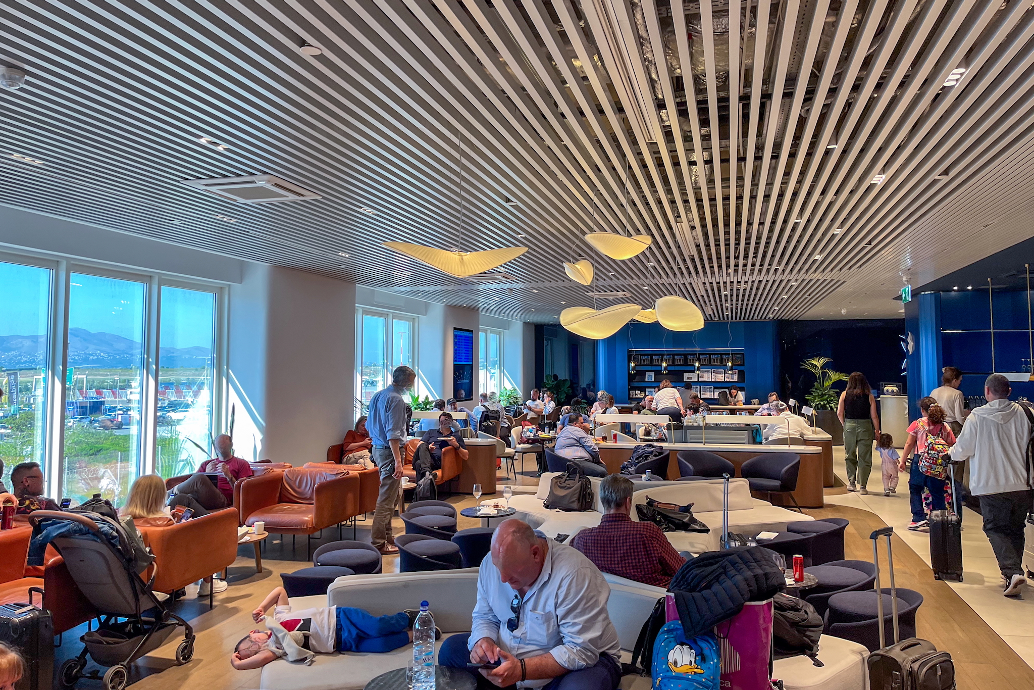 Aegean Business Lounge Athen (Schengen) 15 Überfüllte Aegean Business Lounge Athen