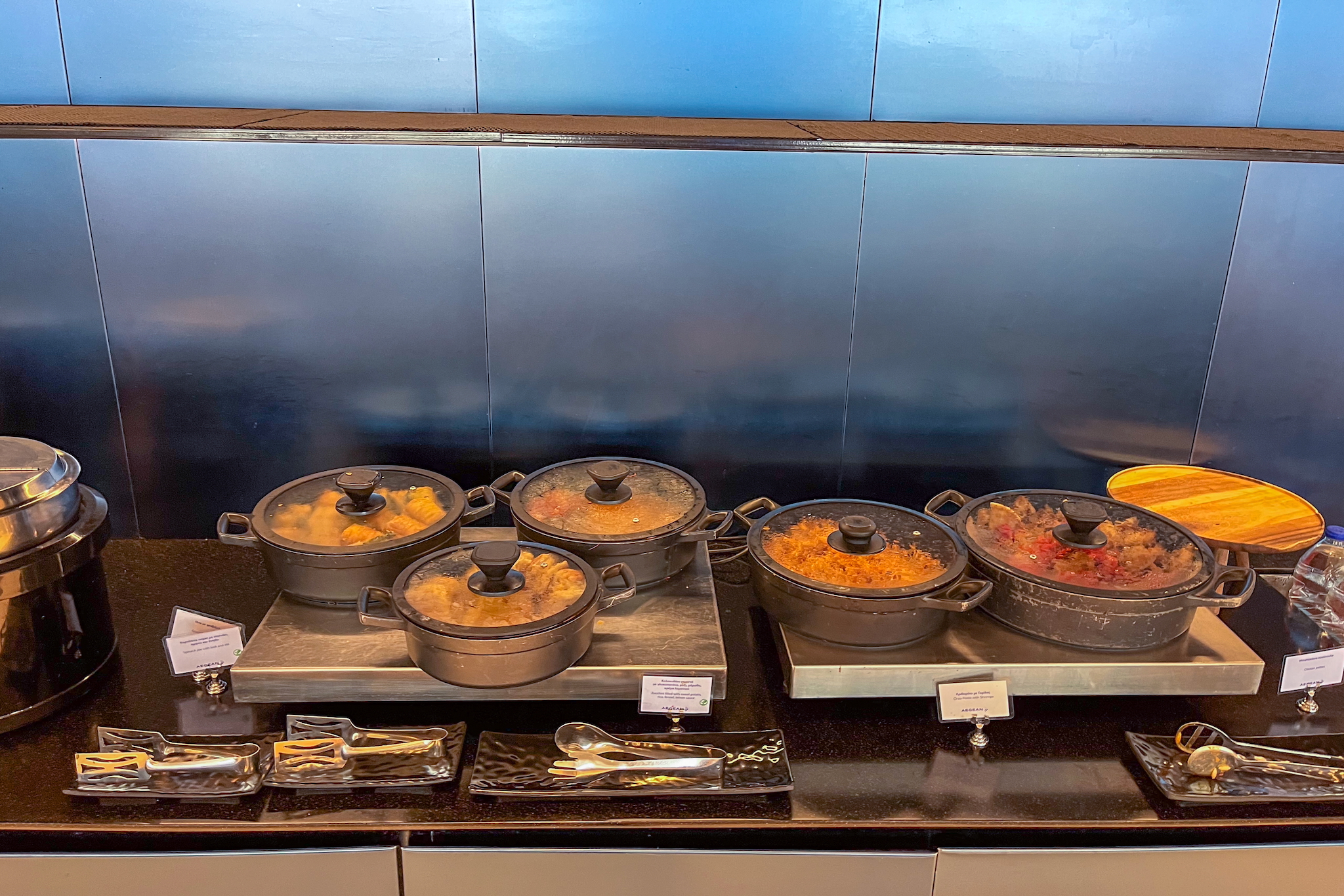 Aegean Business Lounge Athen (Schengen) 22 Warme Gerichte zur Auswahl