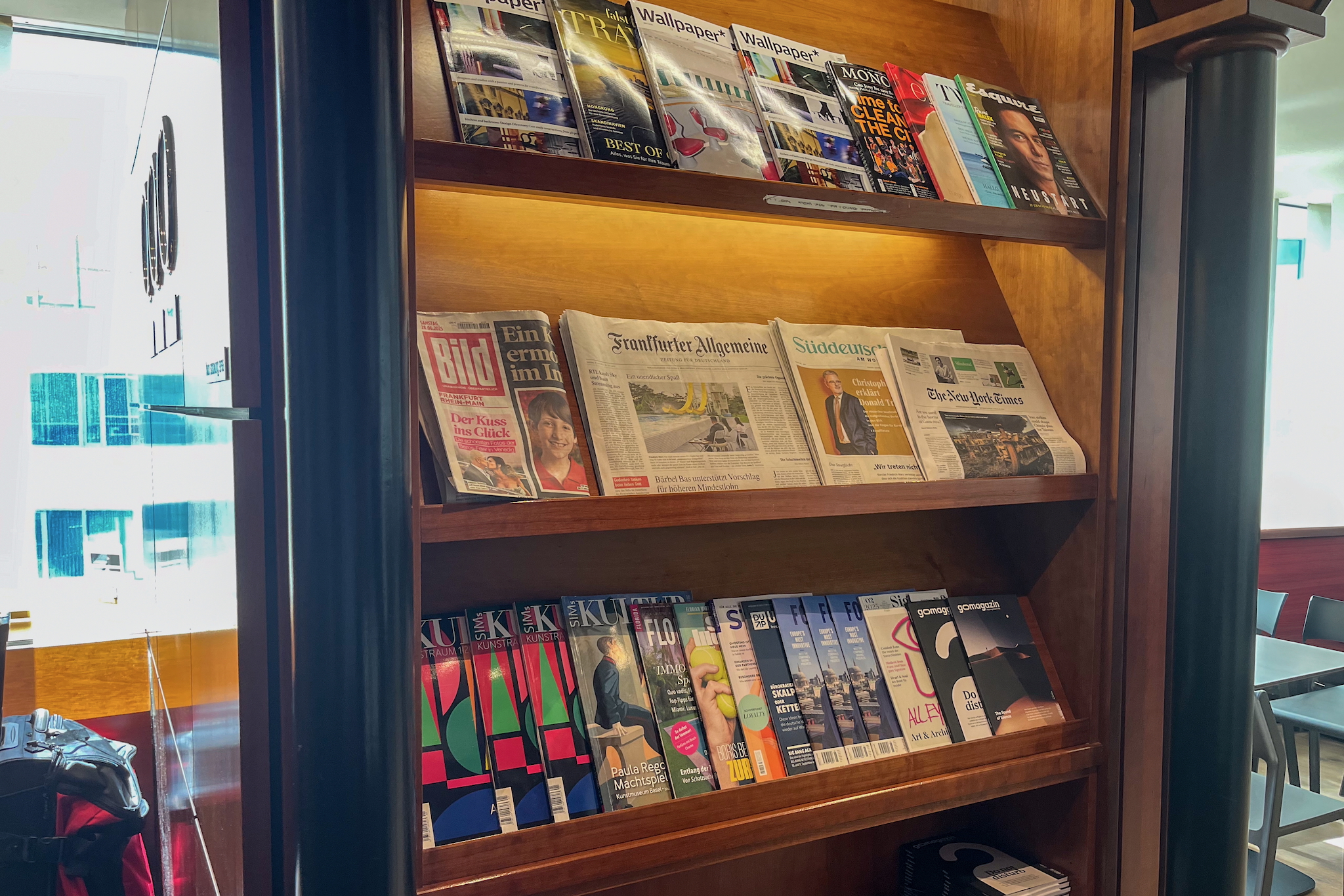 LuxxLounge Frankfurt 20 Angebot an Zeitungen und Zeitschriften