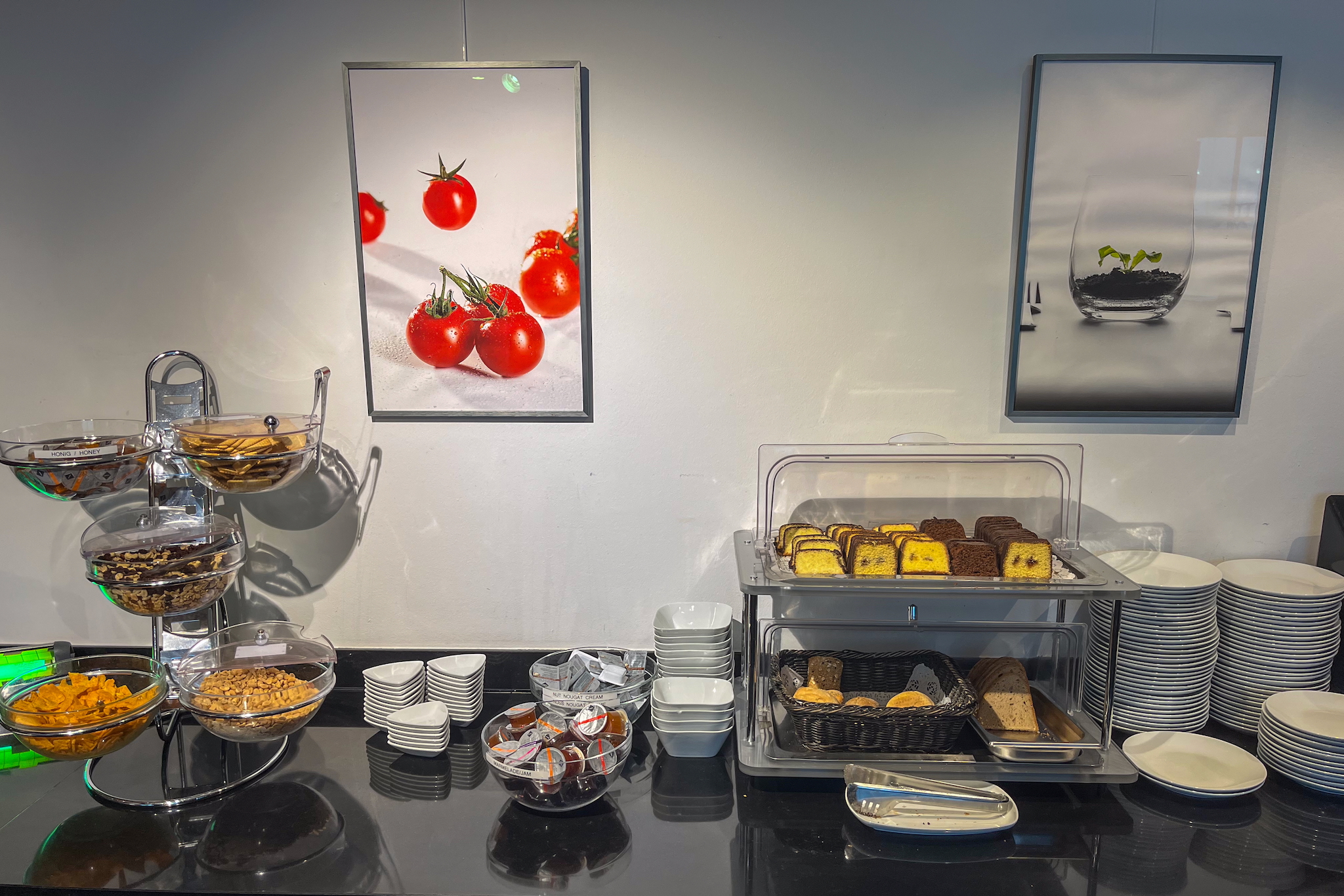 LuxxLounge Frankfurt 22 Kuchen und Knabbereien