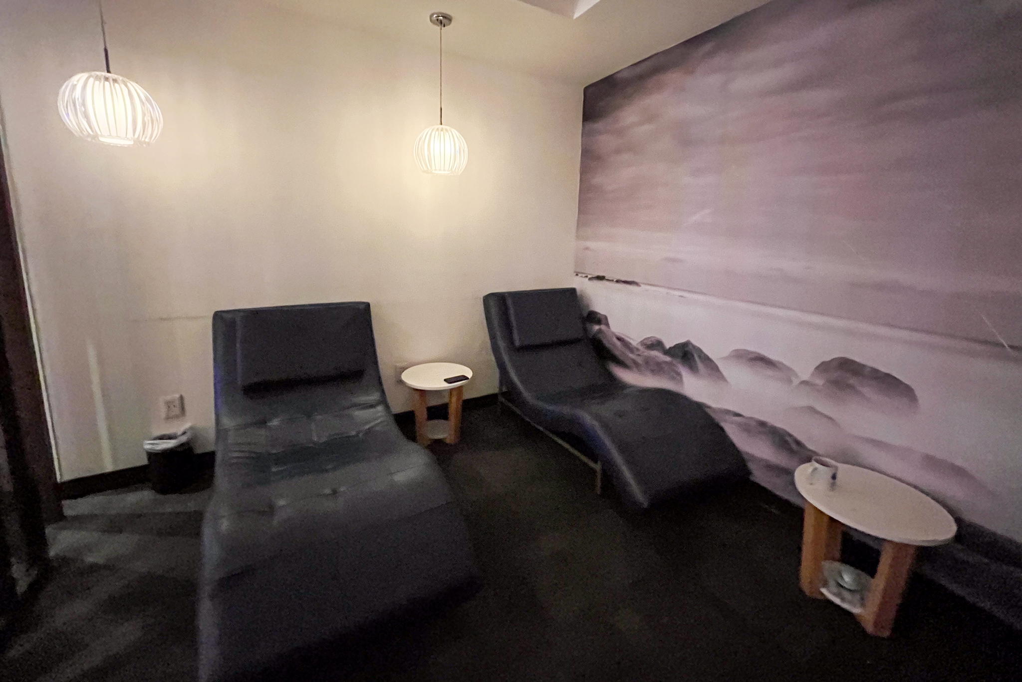 The Lounge Cancún (Terminal 4) 19 Lying in the relaxation room