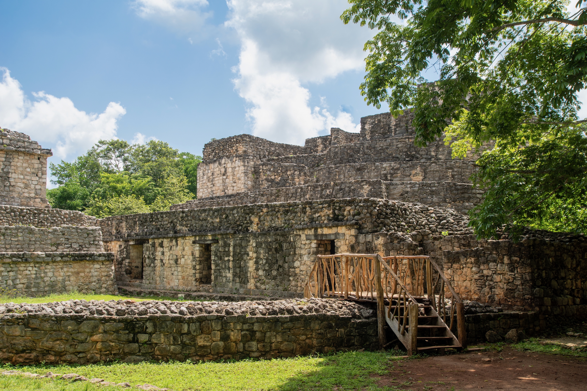 Yucatán Mexiko – unsere Highlights und Tipps für eine unvergessliche Rundreise 17 Tempelanlage am Eingang von Ek Balam
