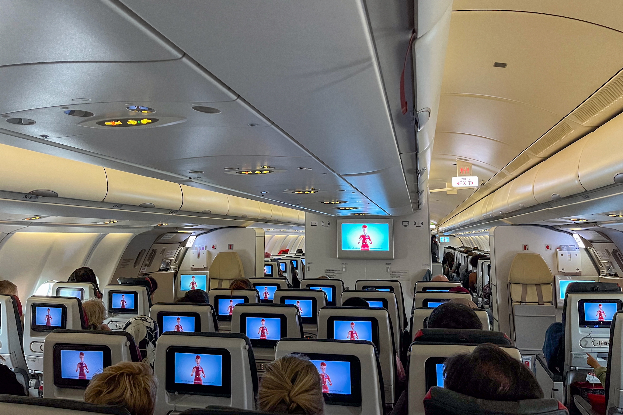 Economy class cabin in the Turkish Airlines A330