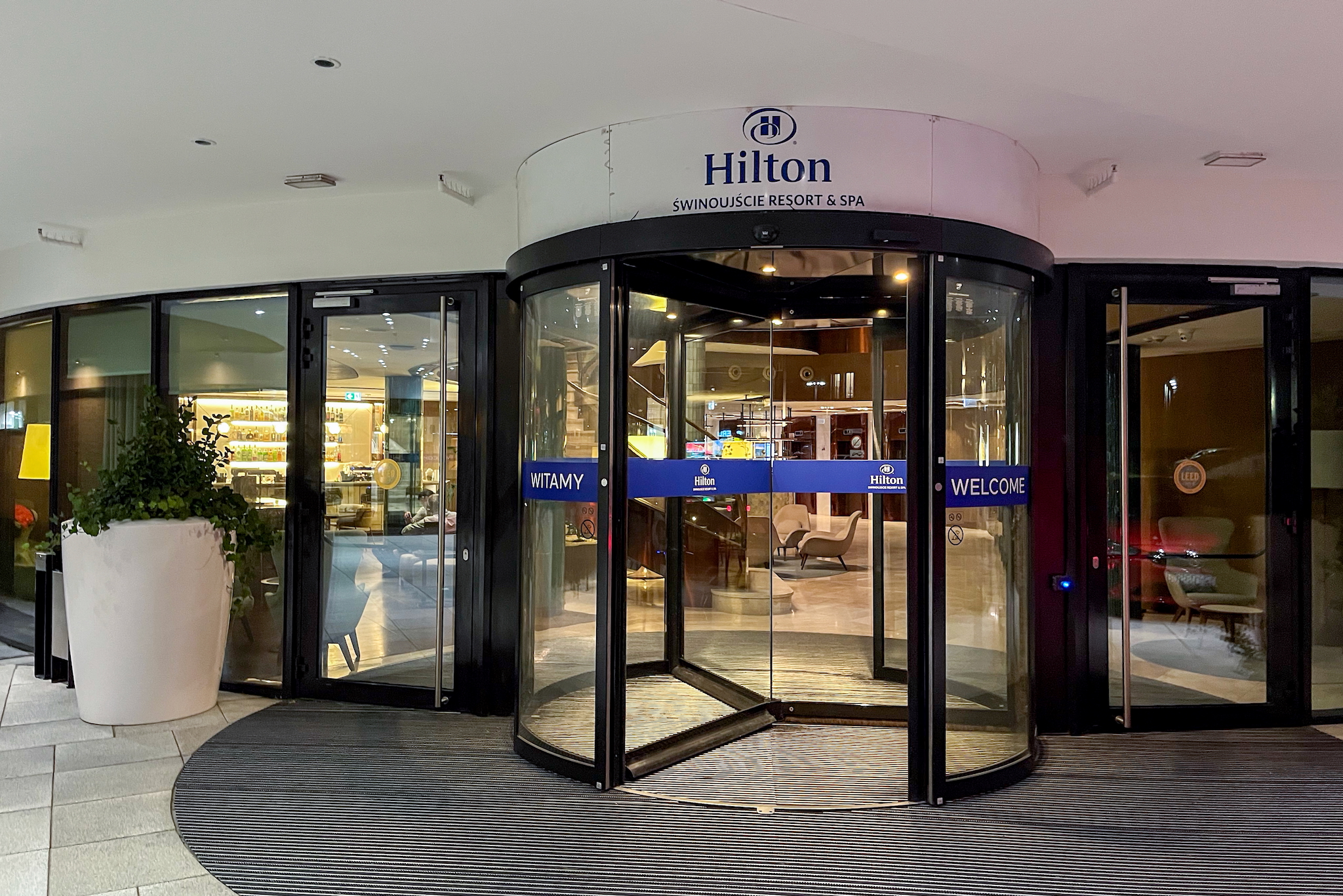 Hilton Swinemünde Resort & Spa 15 Eingang zum Hotel