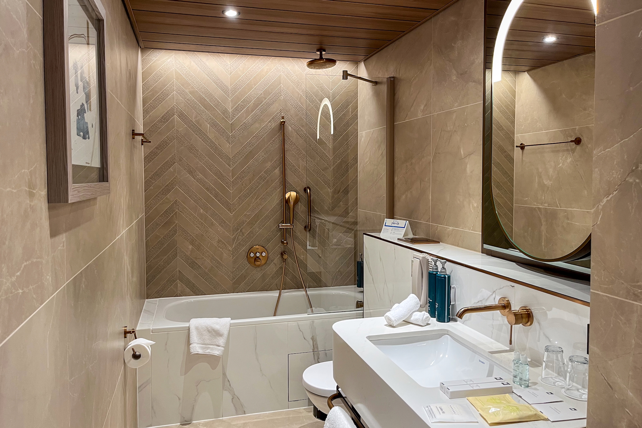 Hilton Swinemünde Resort & Spa 25 Großes Badezimmer mit Badewanne