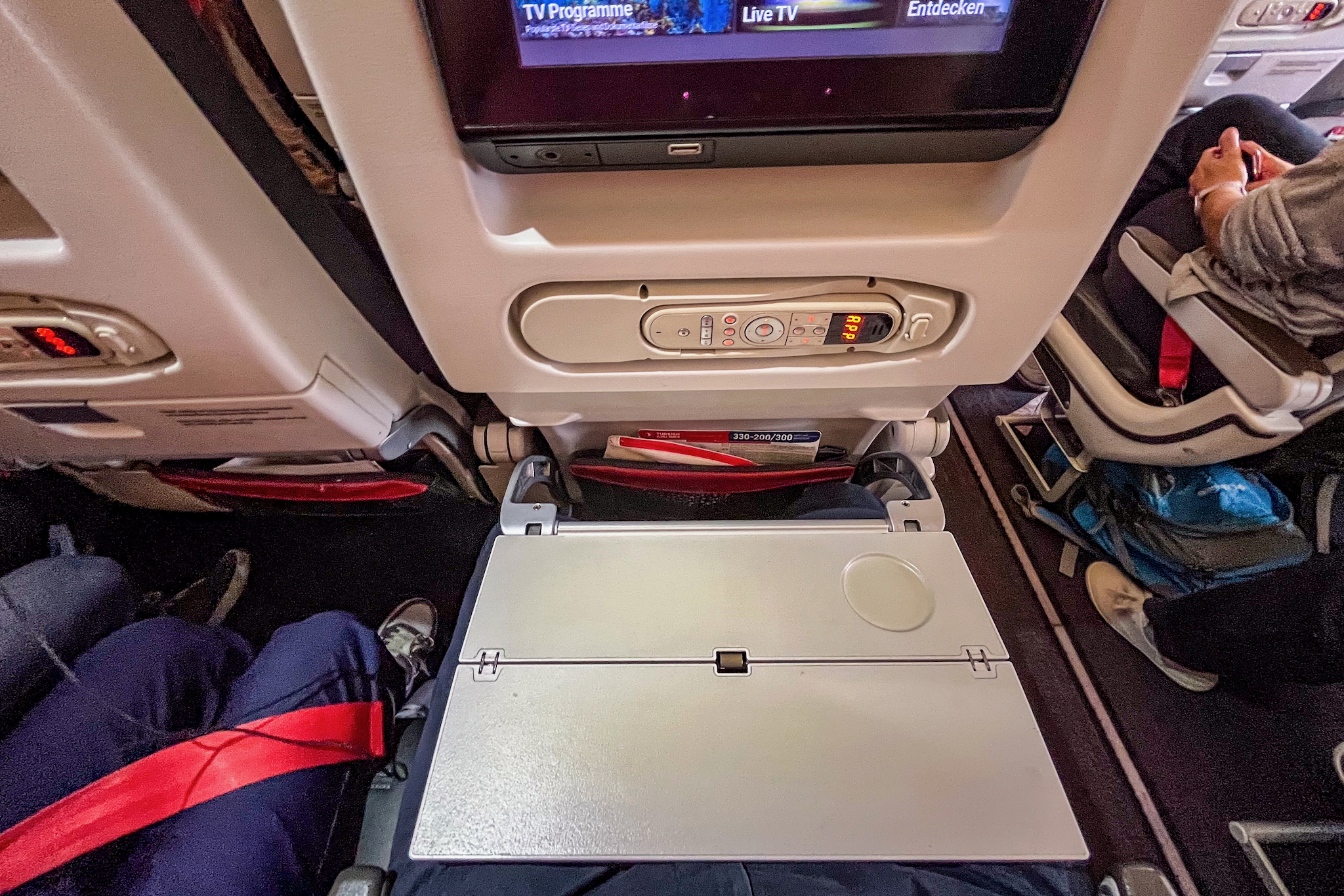 Stable folding table