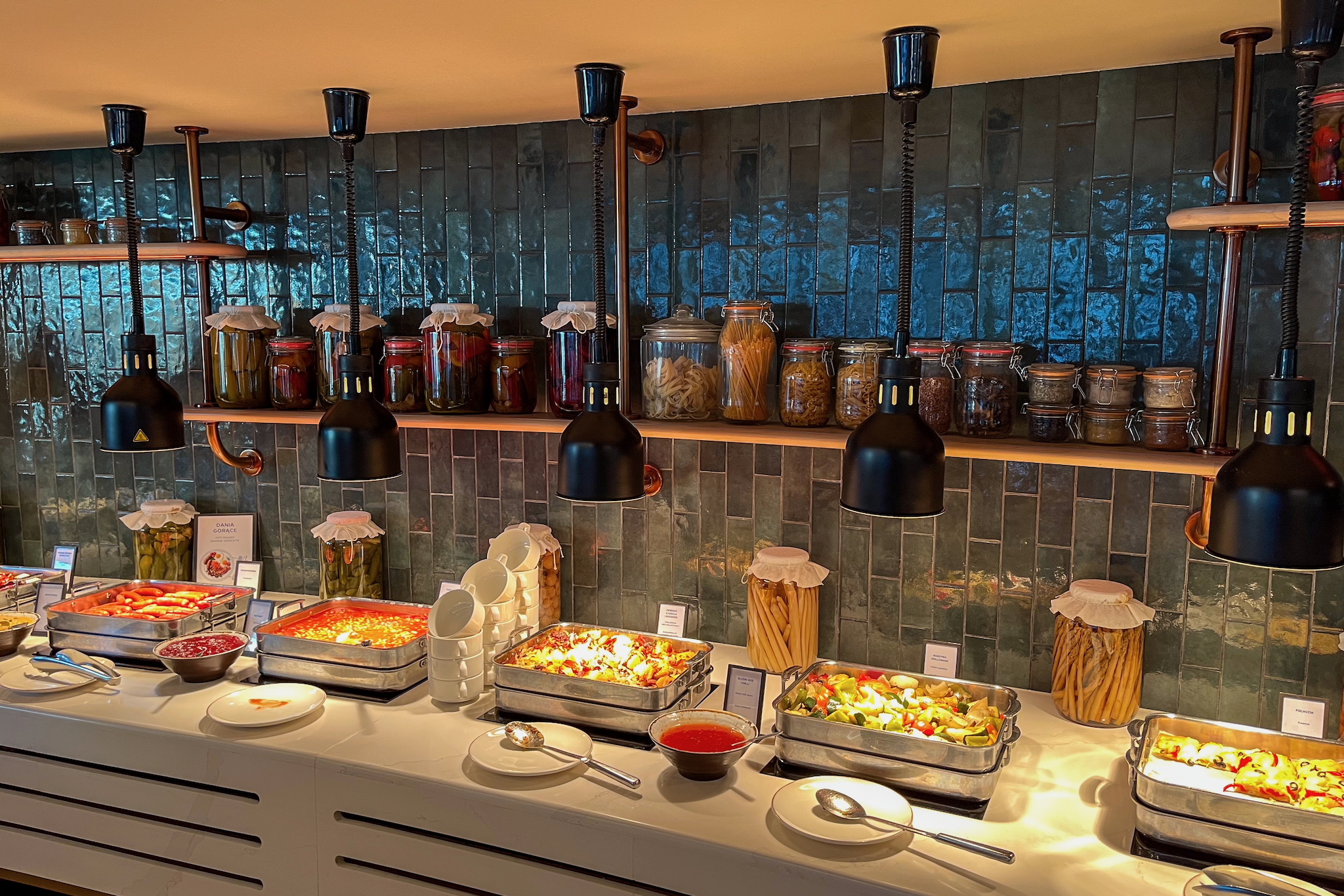 Hilton Swinemünde Resort & Spa 30 Warme Speisen wie Focaccia, Bratkartoffeln und Grillgemüse