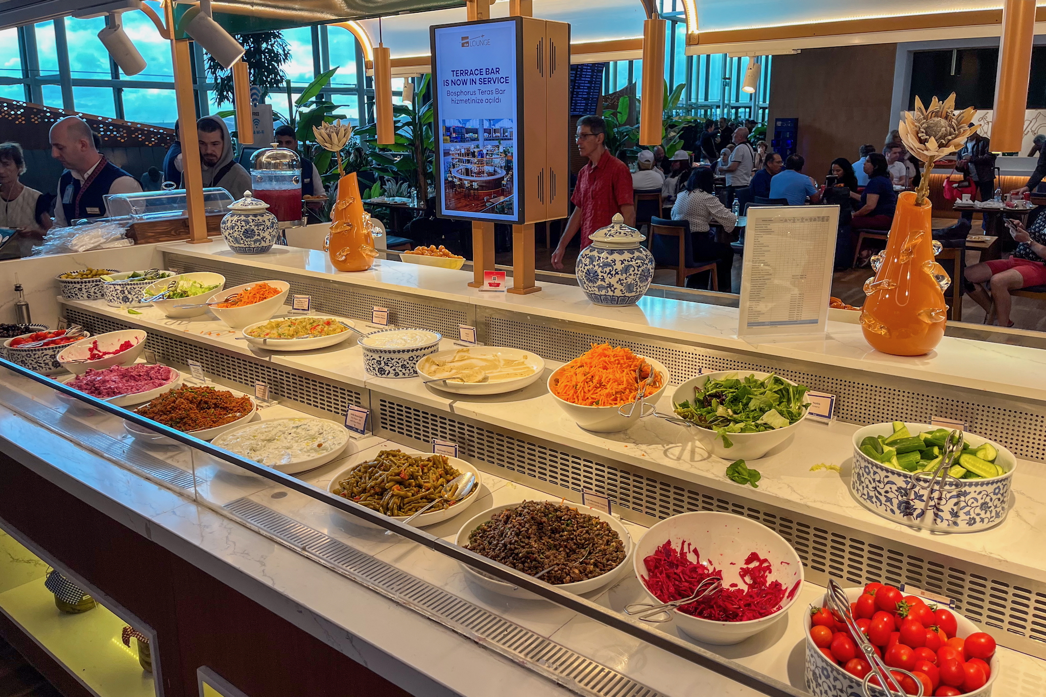 iGA Lounge Istanbul 27 Buffet mit Salaten