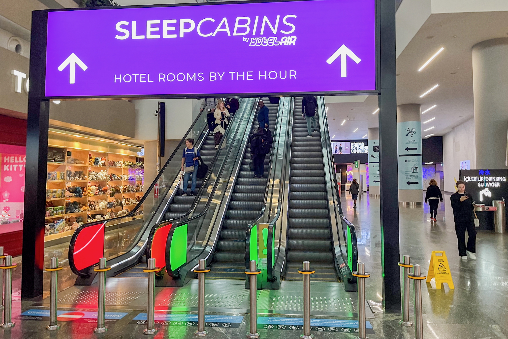 iGA Lounge Istanbul 15 Escalator to the iGA Lounge Istanbul
