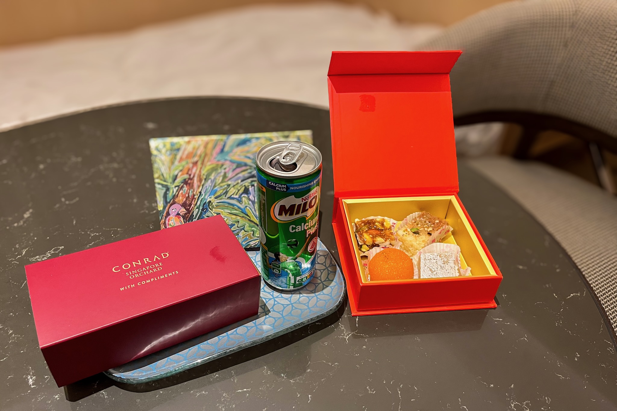 Willkommensgeschenk des Conrad Singapore Orchard