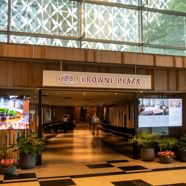 Startseite 14 Crowne Plaza Changi Airport Singapur