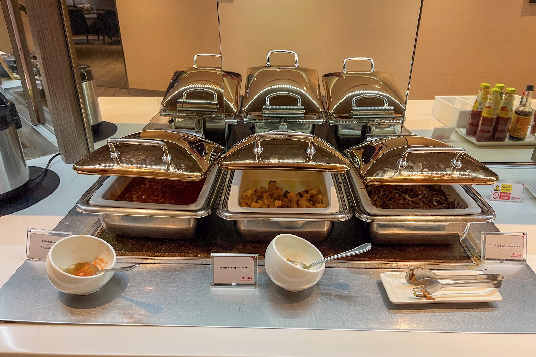 marhaba Lounge Singapur Terminal 1 24 Gebackene Bohnen, Kürbis und gebratene Nudeln