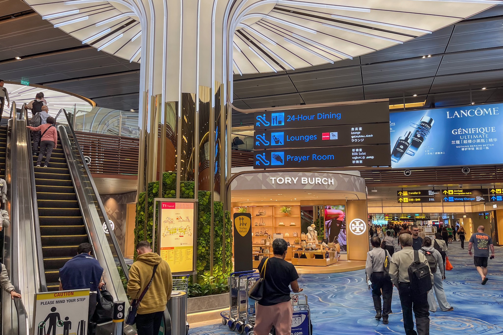 marhaba Lounge Singapur Terminal 1 14 Escalator to the lounge