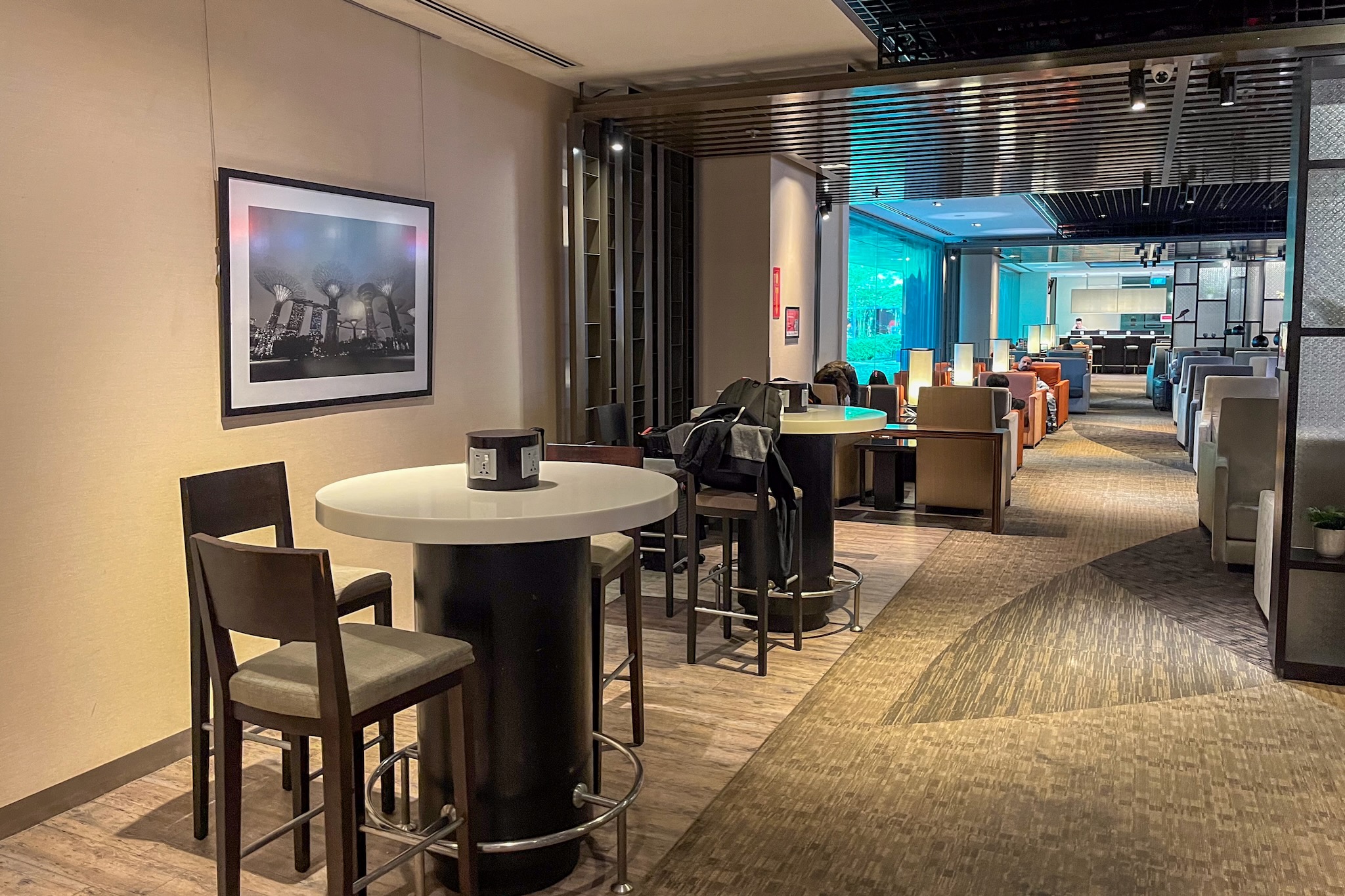 marhaba Lounge Singapur Terminal 1 18 Runde Hochtische