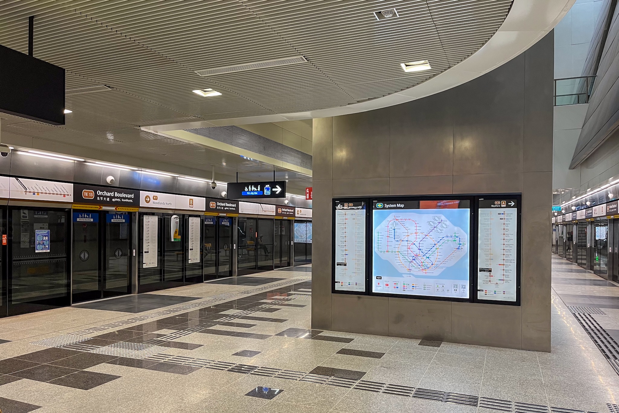 Mit der U-Bahn (MRT) durch Singapur
