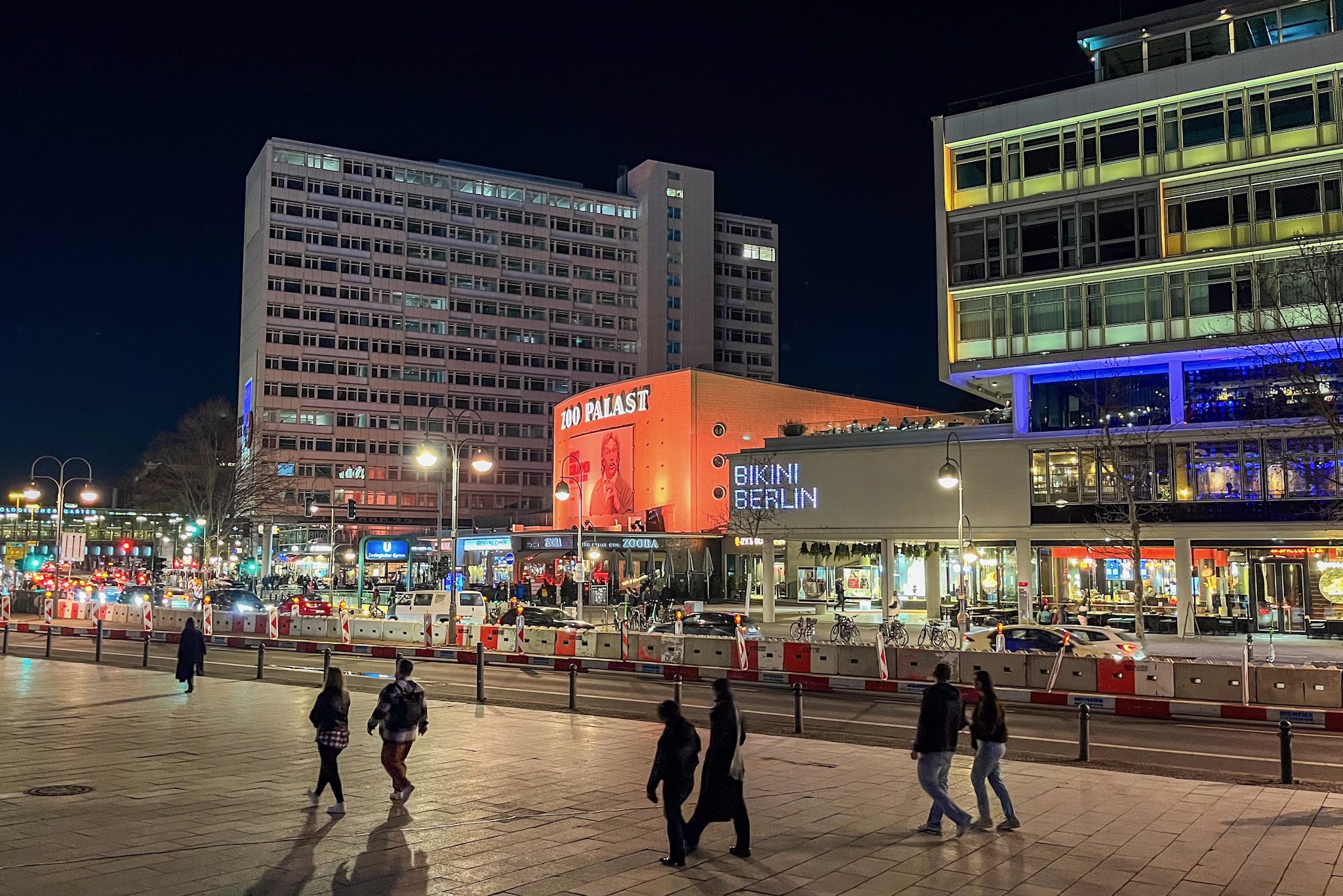 Zoo Palast Bikini Berlin and Kurfürstendamm in the immediate vicinity Zoo Palast, Bikini Berlin and Kurfürstendamm are in the immediate vicinity.